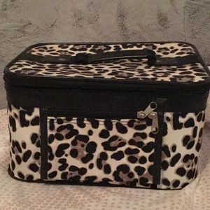 Cheetah zip around box for makeup